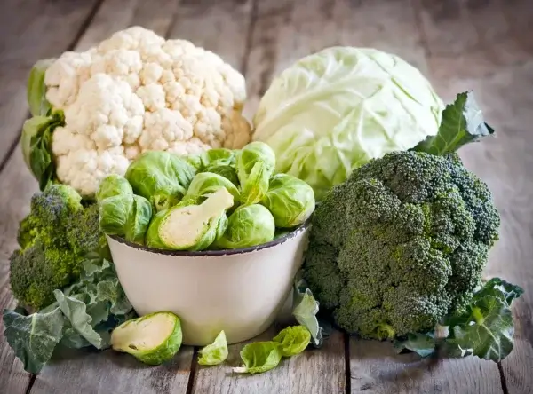 A bowl of cauliflower and brussels sprouts.